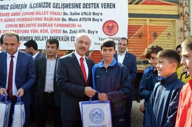 Güreş Federasyonu’ndan Alaca’ya Malzeme Yardımı