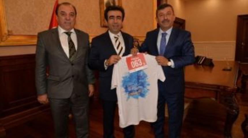 Vali G&uuml;zeloğlu Darıca Kaymakamı Ve Belediye Başkanını Ağırladı