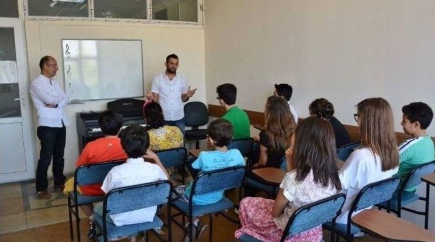 Belediye Konservatuvarında Kayıtlar S&uuml;r&uuml;yor