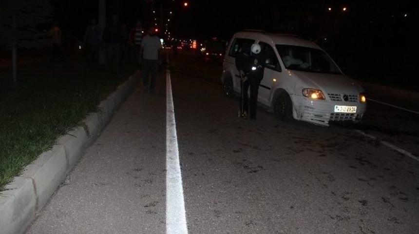 Tavşanlı&rsquo;da Yarım Saat Arayla Meydana Gelen İki Ayrı Kazada 4 Kişi Yaralandı