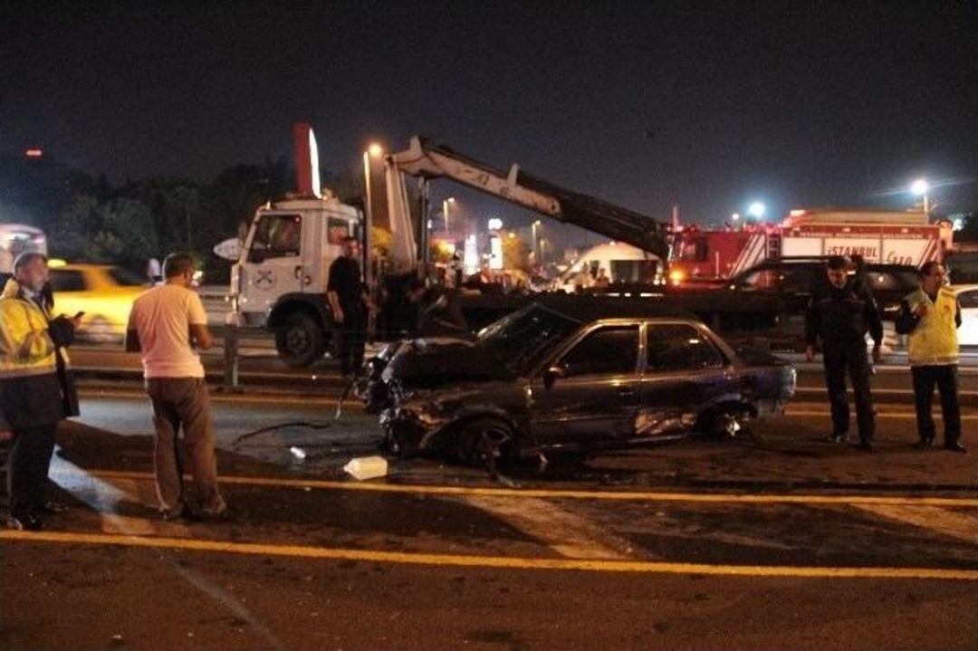 Metrob&uuml;s Yolunda Kaza: 1 Yaralı