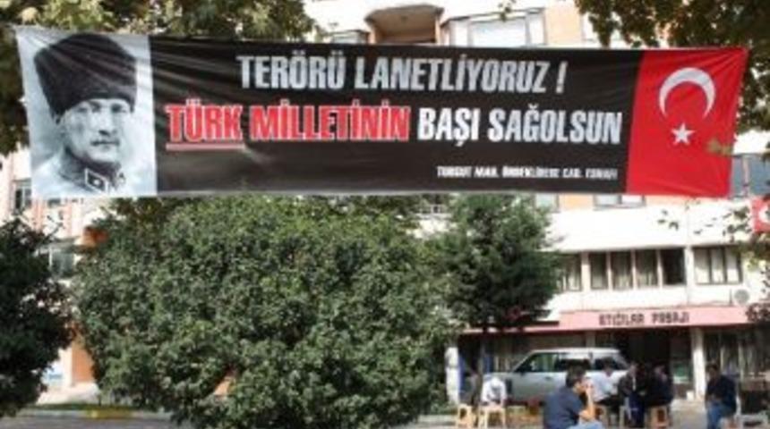 Esnaftan Şehitlere Anlamlı Pankart