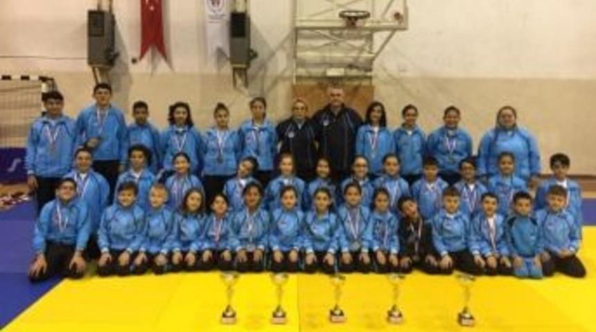 Kağıtsporlu Judocular Yalova&rsquo;da 5 Kupa Aldı