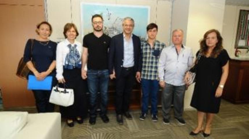 Karşıyaka&rsquo;da Atık Pili Topladılar, &Ouml;d&uuml;l&uuml; Kaptılar