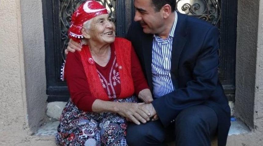 Ak Parti&rsquo;li Erdem; "iyi Ki Varsın Bayrak Ana"