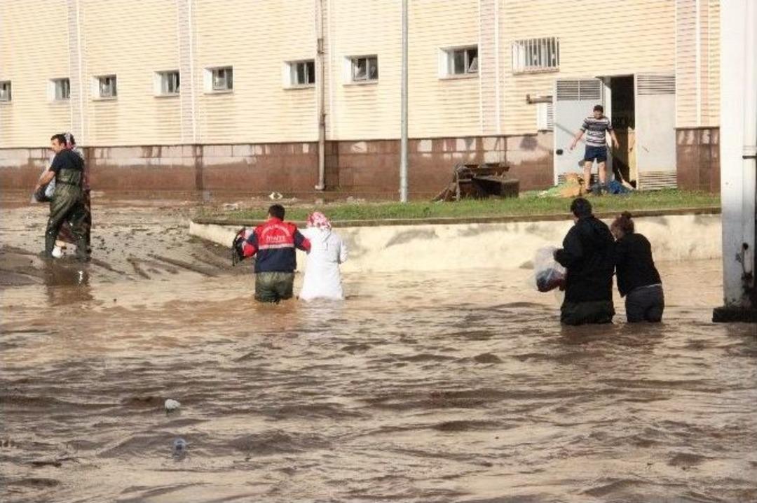 Kdz. Ereğli&rsquo;de Sel Etkili Oldu