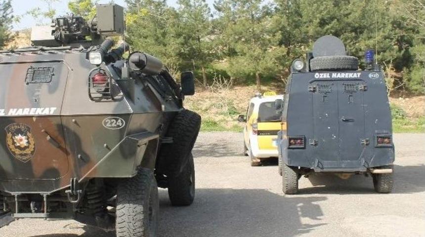 Hdp Eruh İl&ccedil;e Eş Başkanı İle Birlikte 9 Kişi G&ouml;zaltına Alındı