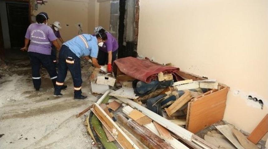 Mezitli&rsquo;de 4 &Ccedil;&ouml;p Ev Temizlendi