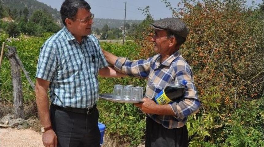 Mahalle Sakinlerinden Başkan Turgut&rsquo;a Yol Teşekk&uuml;r&uuml;