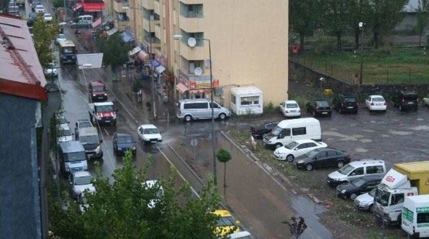 Kars&rsquo;ta Sonbahar Yağmurları Etkisini S&uuml;rd&uuml;r&uuml;yor