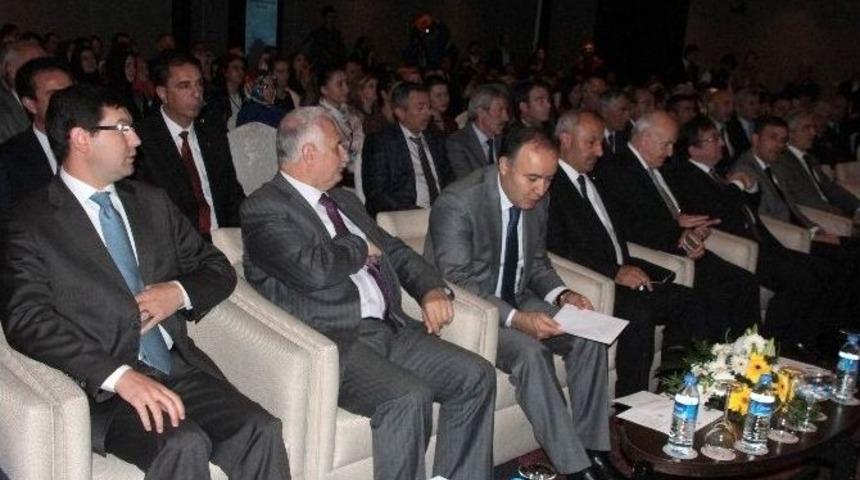 Okullardaki İngilizce Ders M&uuml;fredatını Eleştiren Vali Altıparmak: