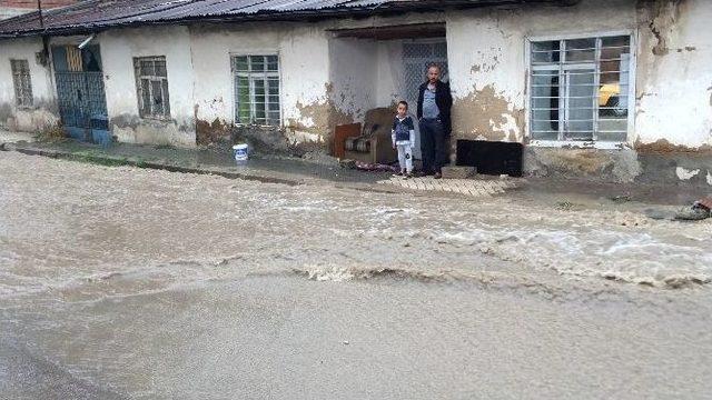 Elazığ’da Yağmur Hayatı Felç Etti