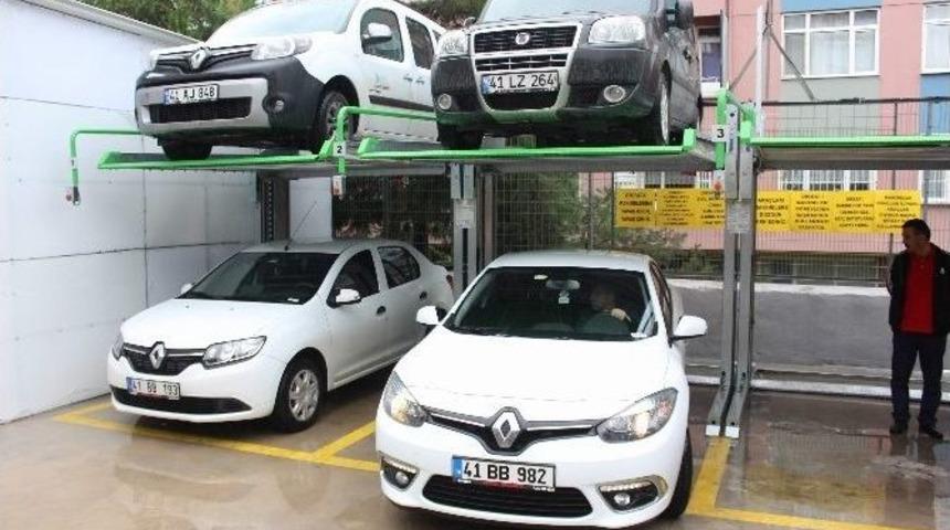 İzmit Belediyesi 38 Ara&ccedil;lık Asans&ouml;rl&uuml; Otopark Yaptı