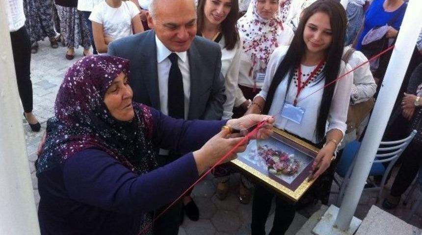 G&uuml;nd&uuml;zler&rsquo;de Belde Evi Kursiyerleri Sergide Buluştu