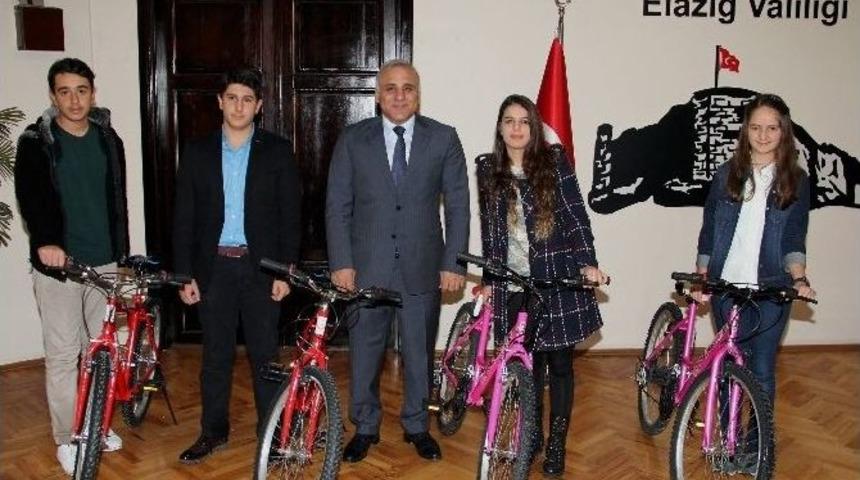 Çocuk Hakları Kulübü Üyeleri Vali Zorluoğlu’nu Ziyaret Etti