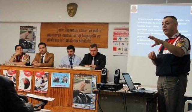 Jandarma’dan Öğrenci Servis Sürücülerine Semineri