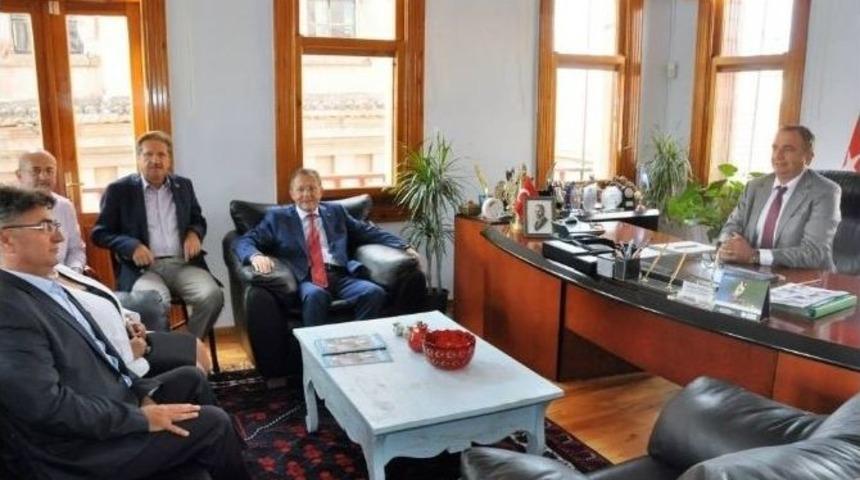 Ayvalık Belediye Başkanı Gen&ccedil;er&rsquo;e Başkan Uğur&rsquo;dan Ziyaret