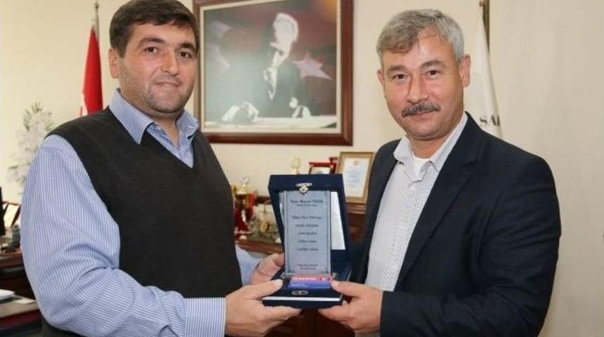 Yılmazspor&rsquo;dan Saruhanlı Belediyesi&rsquo;ne Plaket
