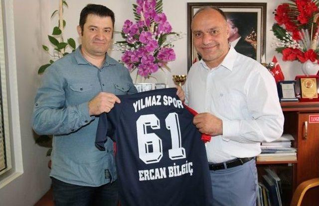 Yılmazspor’dan Saruhanlı Belediyesi’ne Plaket