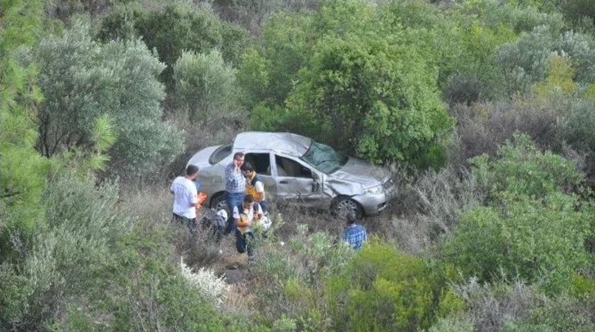 Otomobil 60 Metrelik U&ccedil;uruma D&uuml;şt&uuml;: 5 Yaralı