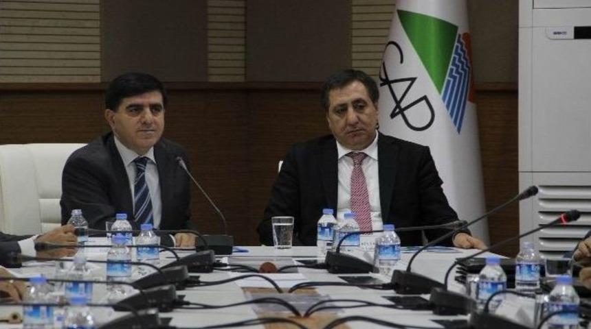 Vali K&uuml;&ccedil;&uuml;k&rsquo;ten &Ouml;z Eleştiri: &ldquo;verimsiziz Ve &Ccedil;ok İsraf Yapıyoruz&rdquo;