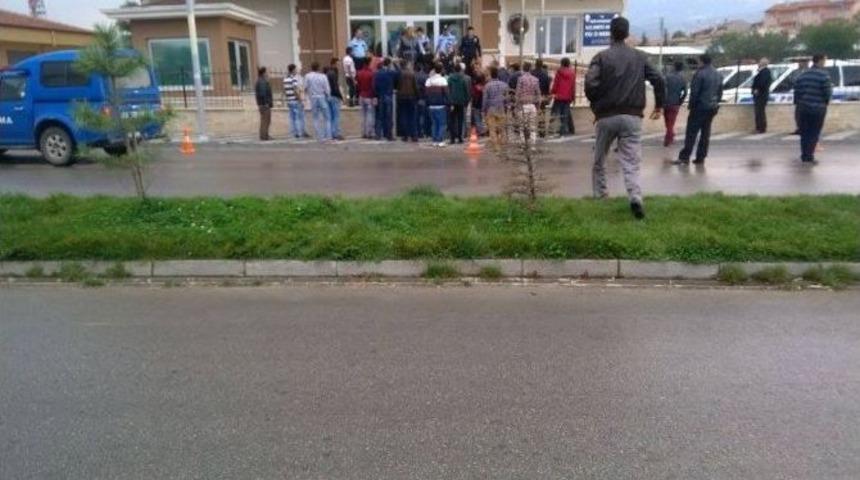 Pkk Yandaşı Olduğu İddia Edilen &Ouml;ğrenciler İl&ccedil;eyi Karıştırdı