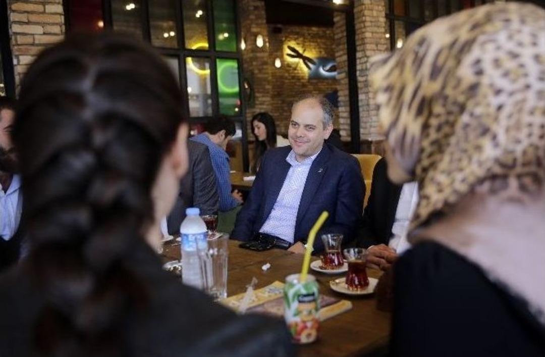 Gen&ccedil;lik Bakanı Kılı&ccedil;, Gen&ccedil;lerle Sohbet Etti