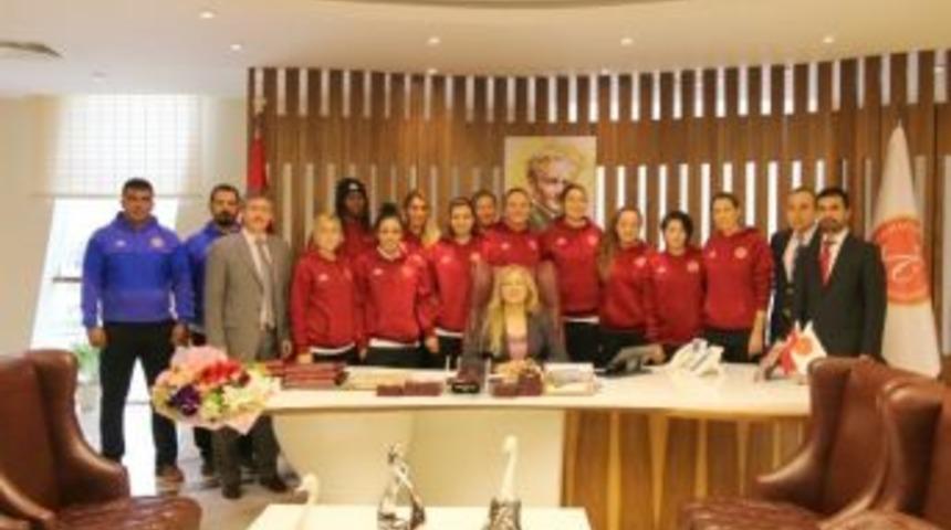Kadın Basketbol Takımından Rekt&ouml;r Kılı&ccedil;&rsquo;a Ziyaret