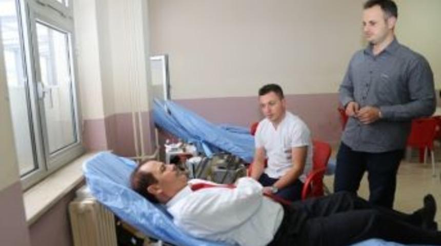 Bayburt &Uuml;niversitesinden Kan Bağışı Kampanyasına Destek