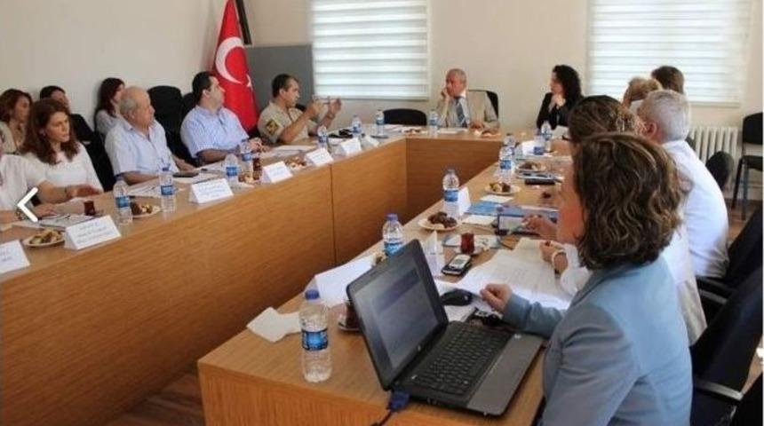 T&uuml;t&uuml;n Ve Uyuşturucu Kullanımı Masaya Yatırıldı