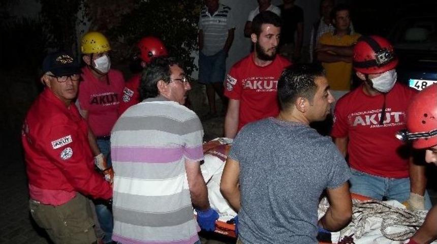 200 Kiloluk Cansız Bedeni Evden G&uuml;&ccedil;l&uuml;kle &Ccedil;ıkarıldı