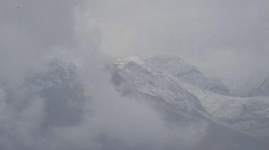 Y&uuml;ksekova&rsquo;ya Yılın İlk Karı D&uuml;şt&uuml;