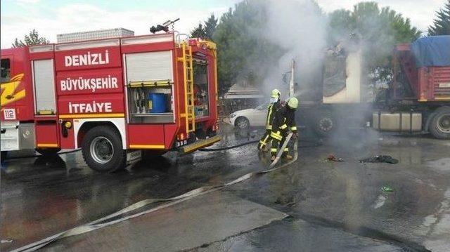 Denizli’de Seyir Halindeki Tır Yandı