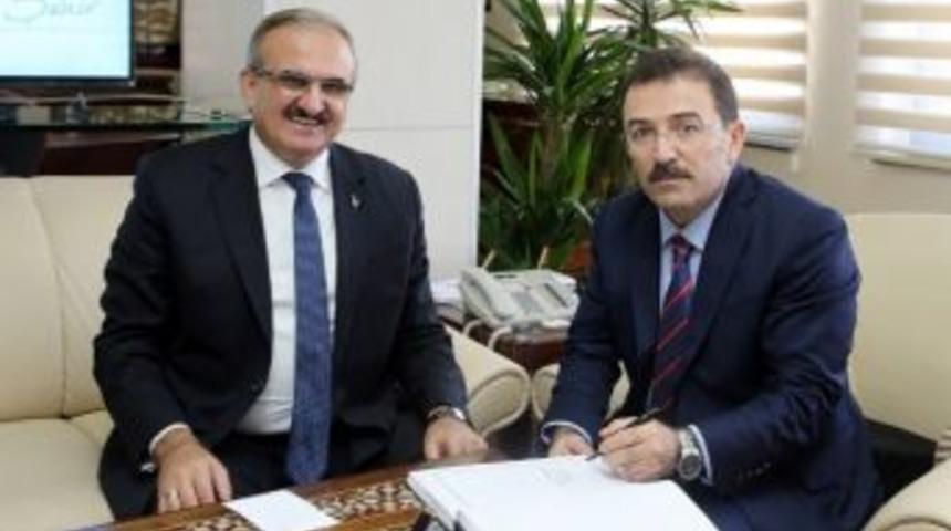 İ&ccedil;işleri Bakanı Altınok, Bursa Valiliğini Ziyaret Etti