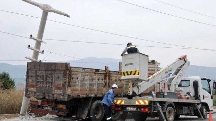 &Ouml;demiş&rsquo;i Elektriksiz Bırakan Kaza