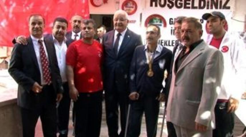 Gaziantep&rsquo;in D&uuml;nya Şampiyonları Basına Tanıtıldı