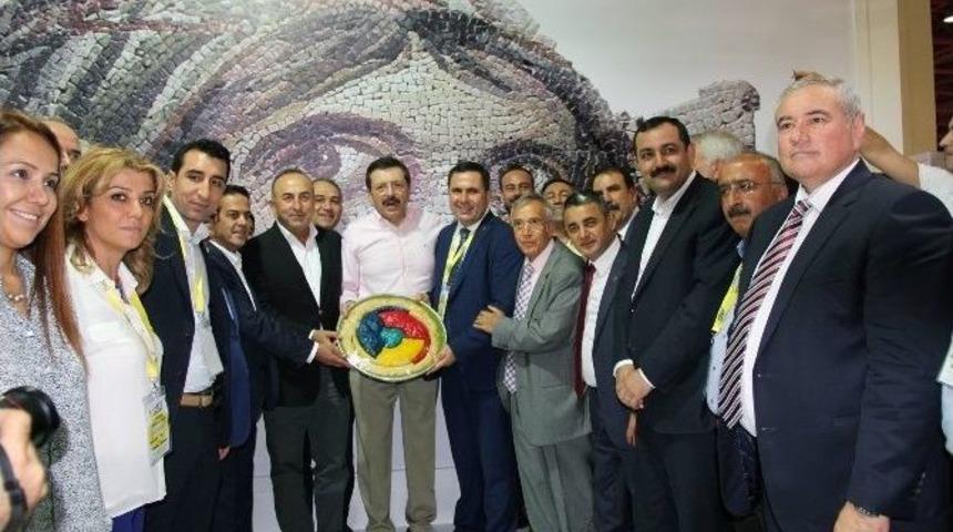 Hisarcıklıoğlu&rsquo;na Tobb Logolu Baklava S&uuml;rprizi