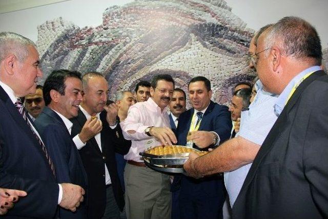 Hisarcıklıoğlu’na Tobb Logolu Baklava Sürprizi