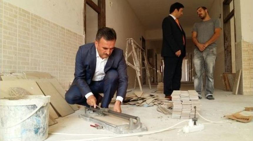 Belediye Başkanı Okulu Hem Boyadı, Hem Fayans D&ouml;şedi