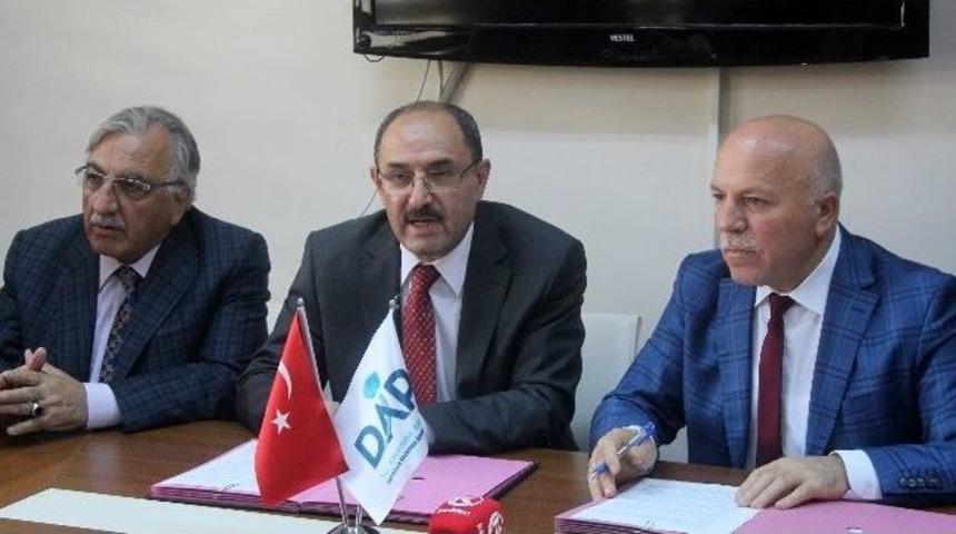 Oltu Ve Hınıs&rsquo;ta Yapılacak Ruhsatlı Hayvan Pazarının Protokol&uuml; Yapıldı