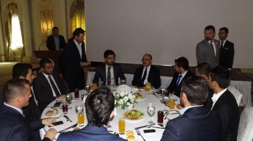 Beşir Atalay Gen&ccedil;lerle Bir Araya Geldi