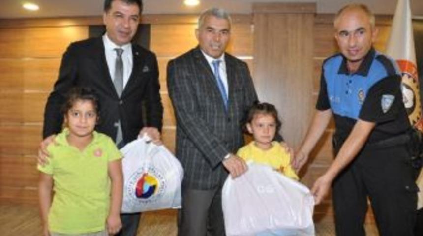 Tarsus’ta 600 Öğrenciye Kırtasiye Yardımı