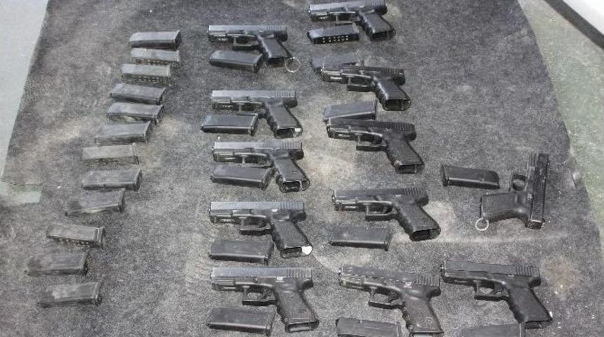 Gaziantep&rsquo;te 12 Adet Tabanca Ele Ge&ccedil;irildi