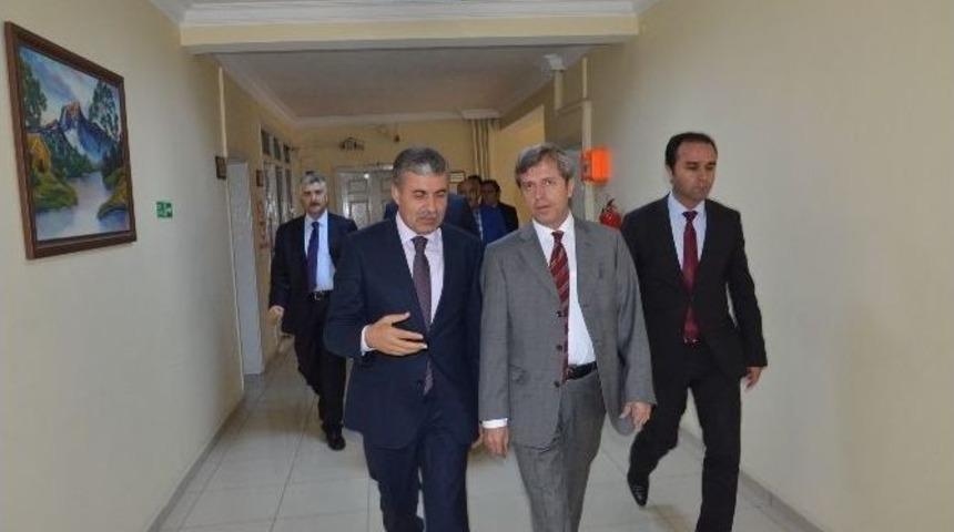 Vali &Ccedil;ınar&rsquo;dan Tatvan Belediyesi&rsquo;ne Ziyaret