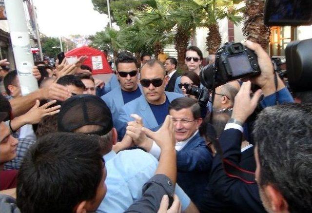 Başbakan Davutoğlu’na Sevgi Seli