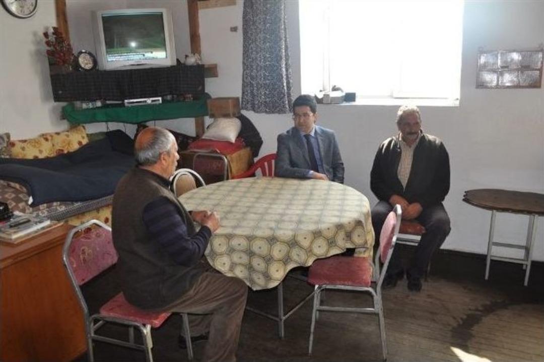 Arpa&ccedil;ay Kaymakamı &Ouml;nder, K&ouml;y Ziyaretlerinde