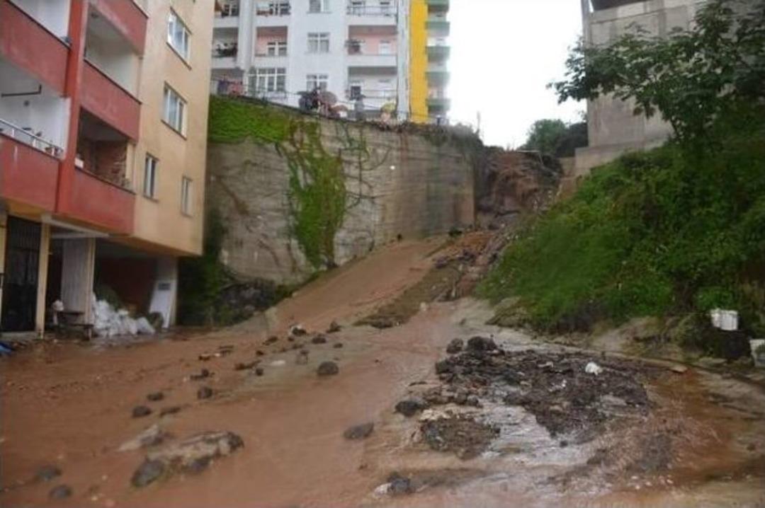 Karadeniz&rsquo;de Beklenen Sağanak Yağış Giresun&rsquo;da Etkili Oldu