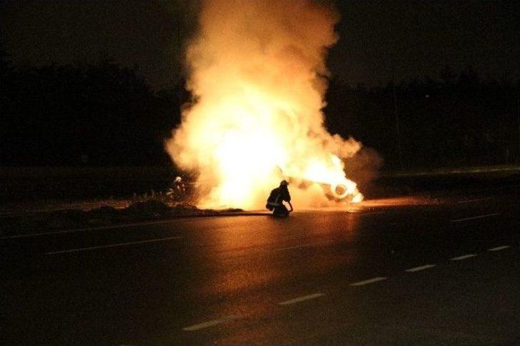 Takla Atan Otomobil Cayır Cayır Yandı G2