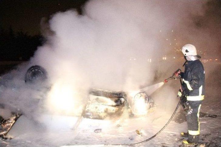 Takla Atan Otomobil Cayır Cayır Yandı G4