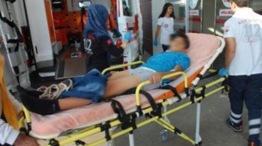 12 Yaşındaki &Ccedil;ocuk Bı&ccedil;aklı Şakada Yaralandı